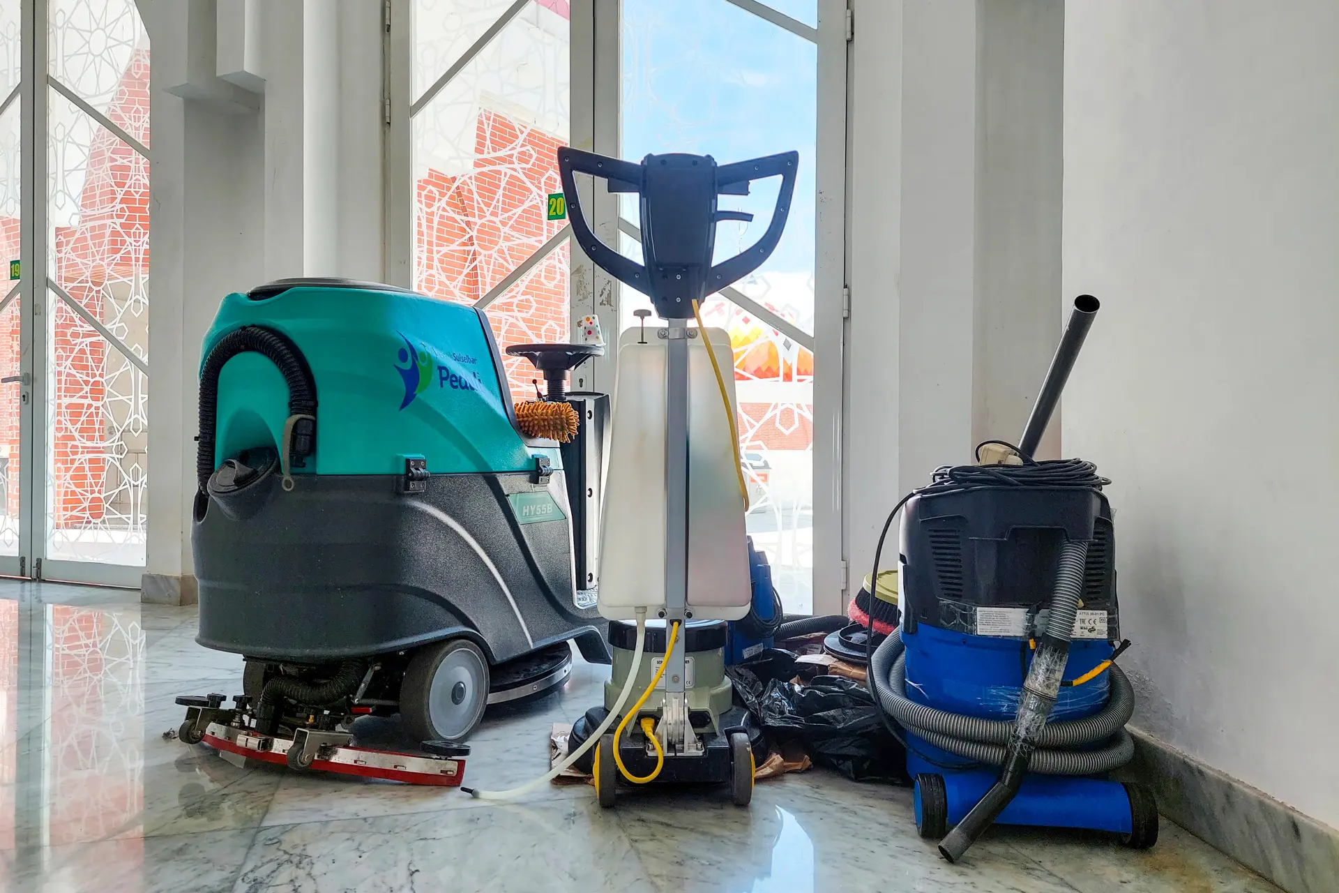 Máquinas industriales de limpieza para oficinas y empresas en Uruguay