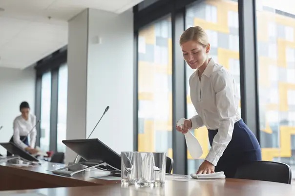 Servicio de limpieza pre y post eventos corporativos en oficinas y espacios empresariales